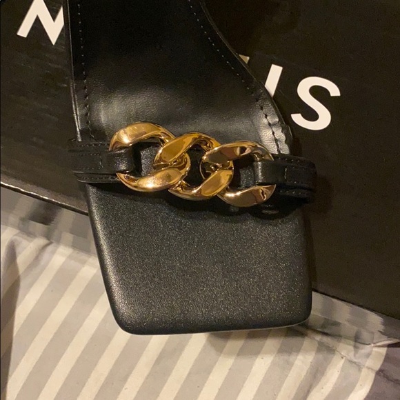 Heels - Picture 4 of 4